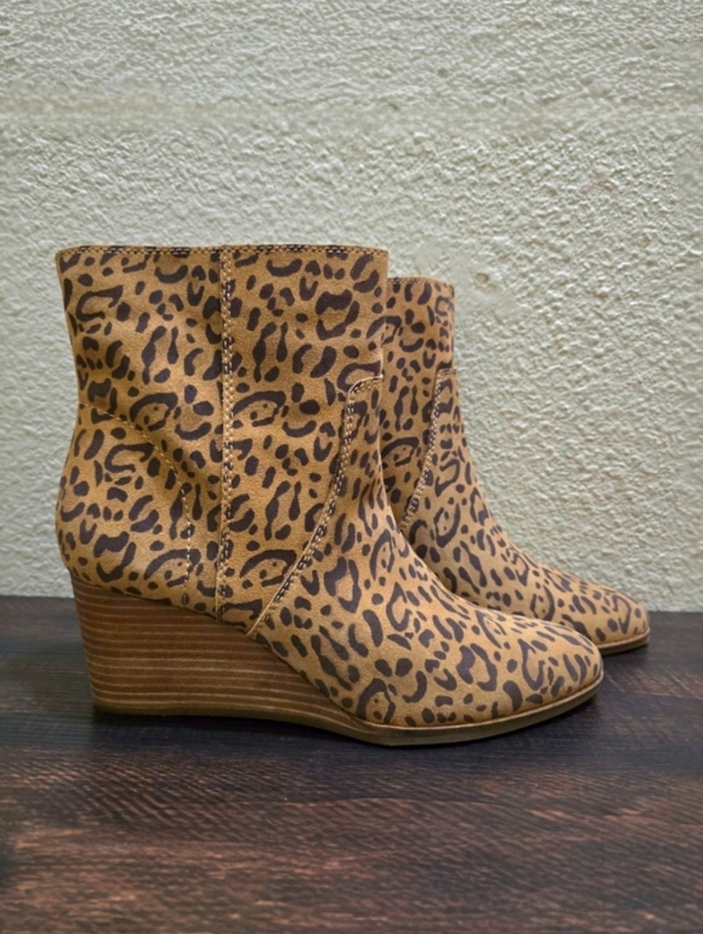 Lucky Brand Leopard Print Women's Brown Wedge Ankle‎ Boots New Size 9.5